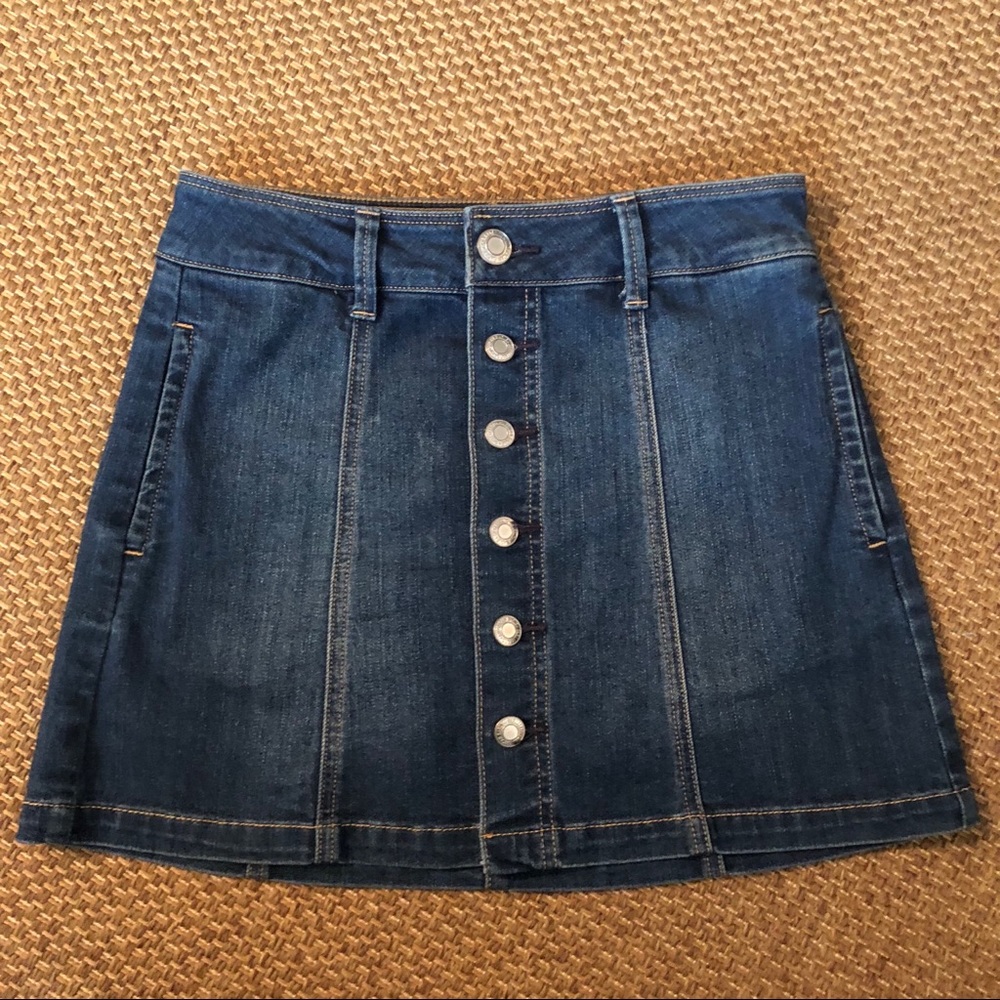Stunning Detailed American Eagle Denim Skirt